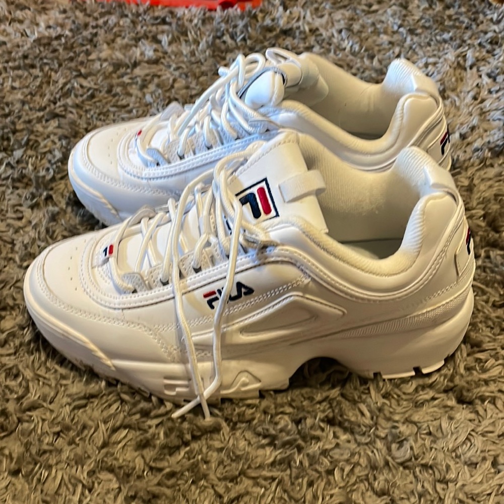 Fila’s, unisex 9.5, like new. Super trendy